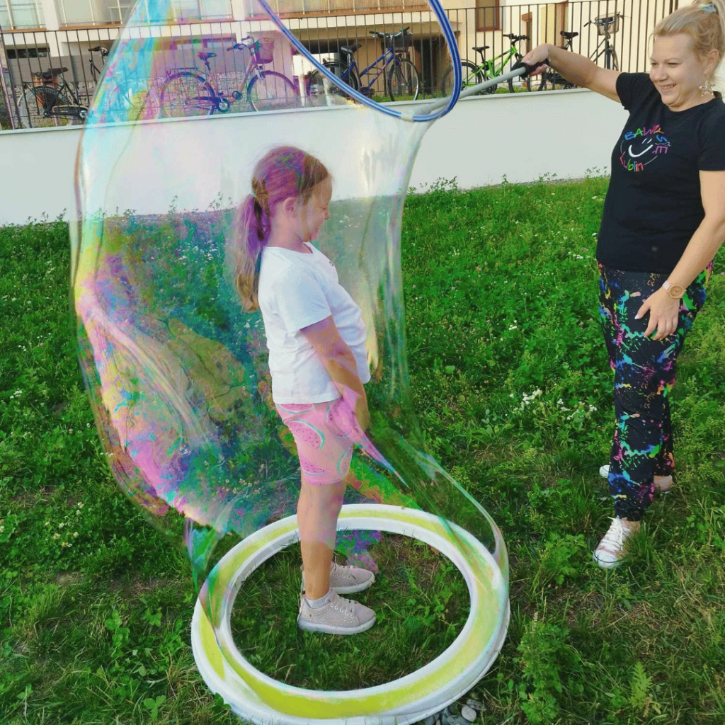 zamykanie w bańce mydlanej animator na urodziny