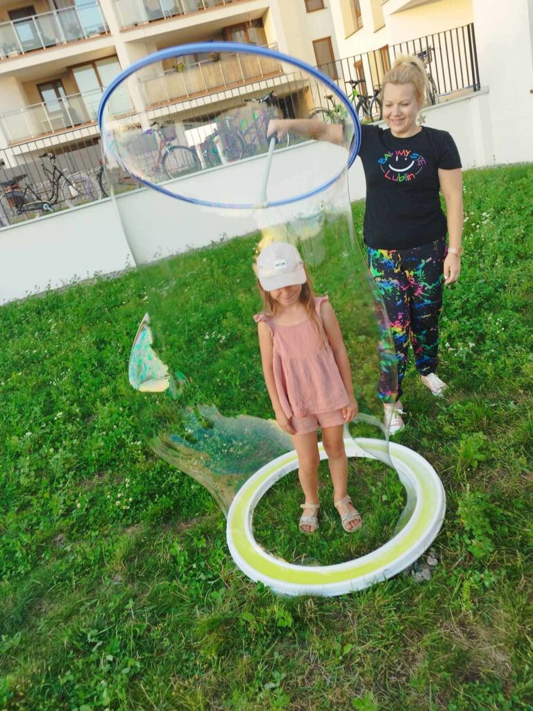 zamykanie w bańce mydlanej na świeżym powietrzu