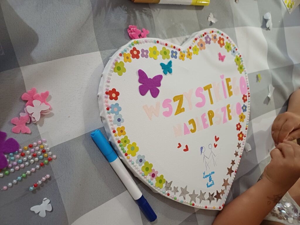 ozdabianie prezentu dla pary młodej animacje dla dzieci na wesele