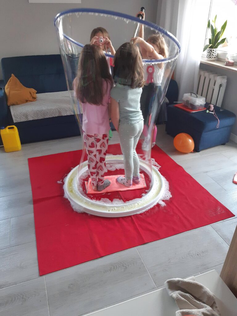 animacje dla dzieci na urodziny zamykanie w bańce